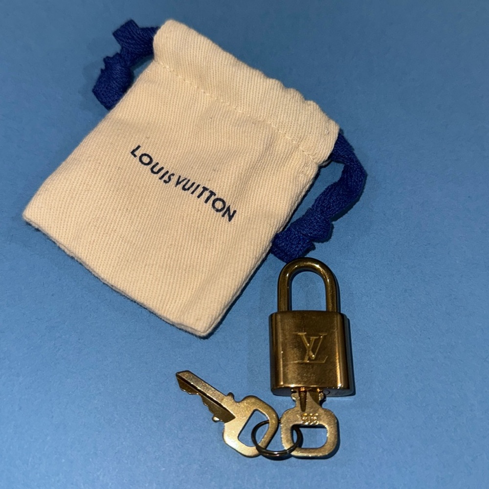 COPY - Authentic Louis Vuitton Lock & Key#306